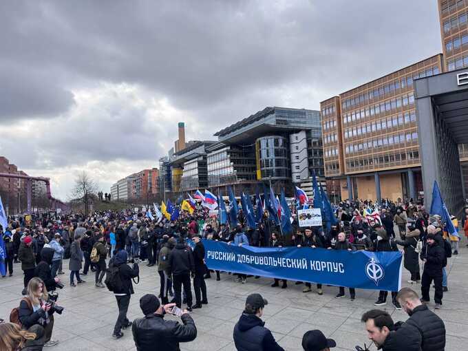 В Берлине начинается марш "Россия против Путина"