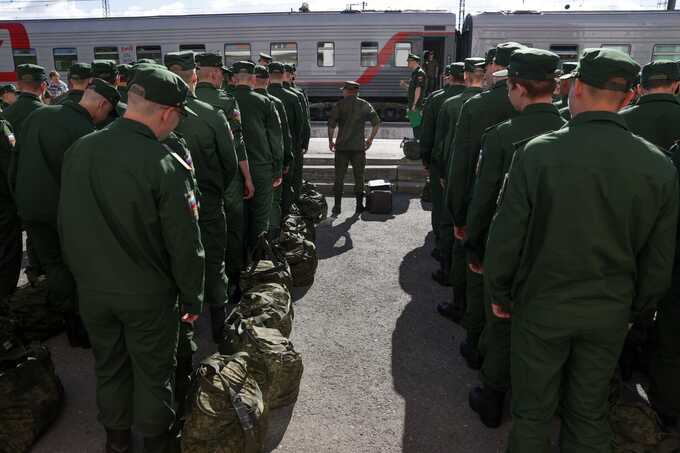 В Москве задержанным за распитие алкоголя в общественных местах предлагают подписать контракт на "СВО"