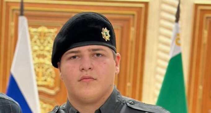Адам Кадыров вручает береты чеченским силовикам