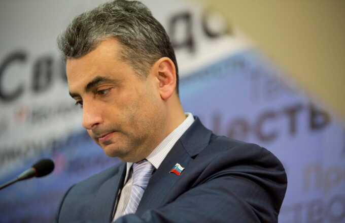 Силовики обыскали квартиру Шлосберга по делу о дискредитации армии
